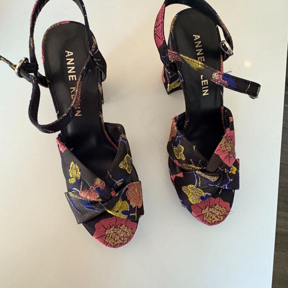 Floral Heels - Picture 3 of 4